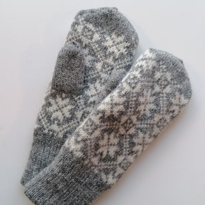Grey-white snowflake pattern, mittens with knit lining, warm mittens for the winter, Estonian knits, gift for her