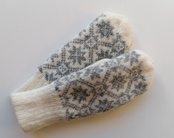 Weisse-Graue gestrickte Fäustlinge, Flauschige Handschuhe, Estnische Strickwaren,  Frau Zubehör im , Schneeflocke Muster