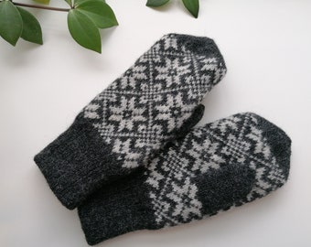 Nordic star mittens, knitted wool mittens with lining, black-grey combination, unisex model, nice gift idea