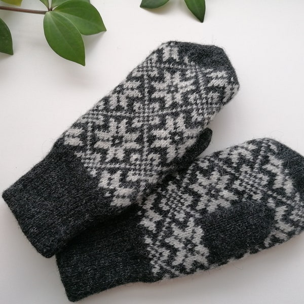 Nordic star mittens, knitted wool mittens with lining, black-grey combination, unisex model, nice gift idea