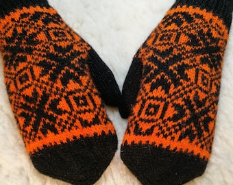 Fair isle knitted wool mittens,double lining, traditional Muhu pattern, excellent gift for her