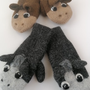 Playful Horse Puppet Mittens: Cozy Wool Lining for Warm and Imaginative Winter Fun!