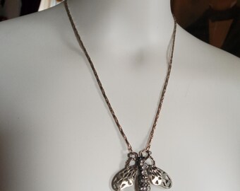 Zilverkleurige bij/wesp strass hanger ketting