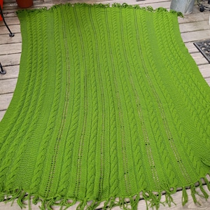 Vtg Green Cable Knit Hand Crochet Afghan Throw Blanket Accent 86&quot; x 60