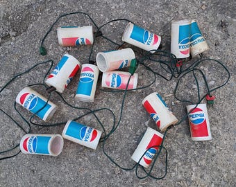 2 guirnaldas de luces hechas con latas de refresco Pepsi Cola vintage