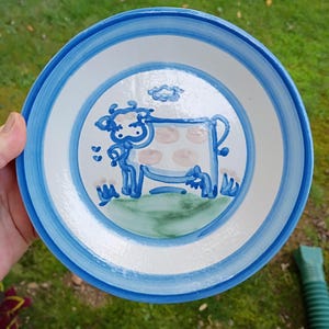 Plato de ensalada/postre con diseño de vaca de M.A. Hadley, 19 cm (7,5 pulgadas), de gres, firmado.