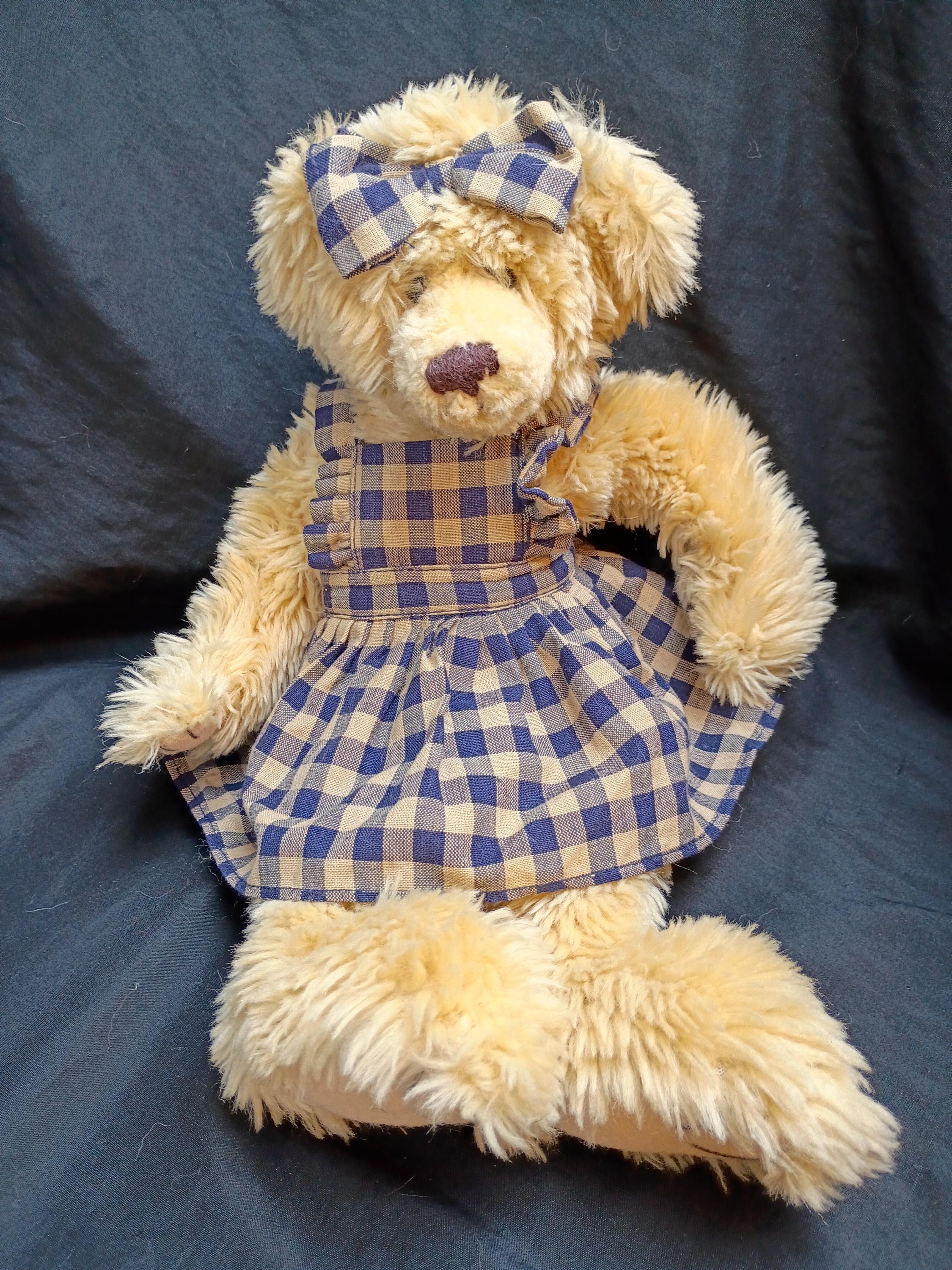thumbnail image 2 of Bear Land: A Collection Of Over 500 Teddy Bears – Hardcover Book – ISBN 9781854791368 2 of 6