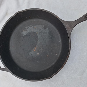 Lodge 12 SK Cast Iron Skillet USA