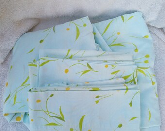 Morgan Jones Percale Double Full Fitted Sheet Daisies and Baby Blue Pastel Standard Fabric Material Crafts Sheet Good Elastic Heavenly Vinta