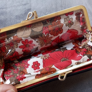 Vtg Made in Hong Kong 70's Floral Clutch Wallet