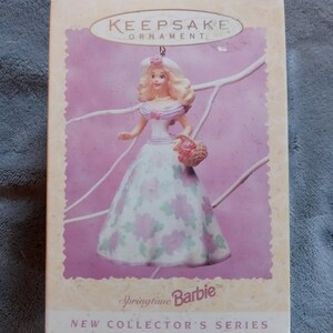 Vtg 1995 Hallmark Keepsake Ornamento Primavera Barbie com caixa e embalagem
