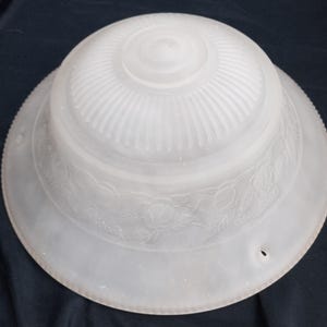 Vintage hangende lampenkap van matglas met reliëf