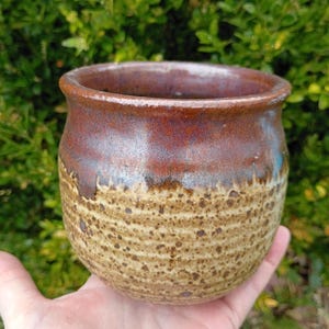 Kleine kunstaardewerk met de hand gegooid studioaardewerk kleine binnenpot