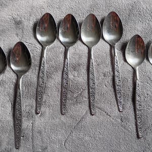 Juego de 8 cucharillas de té MCM Interpur JARDINERA de acero inoxidable con diseño floral, fabricadas en Japón.