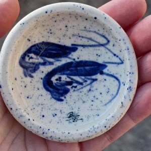 Vtg Miniature Pottery 2 5/8" Round Art Pottery Plate Signed Dated 2 Prawns