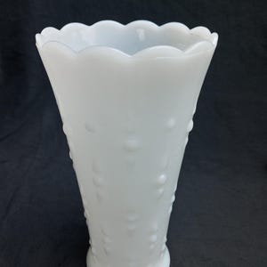Vtg Anchor Hocking White Milk Glass Teardrop and Pearl Vase