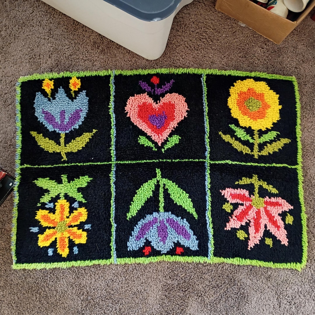 Vintage Floral Latch Hook Rug Wall Hnaging 34