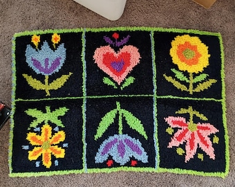 Vintage Floral Latch Hook Rug Wall Hnaging 34" x 23"