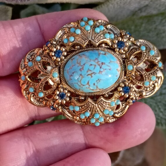 Beautiful Vintage Gold Toned Metal Faux Turquoise Stone 