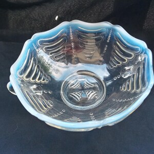 Cuenco antiguo de vidrio transparente opalescente con asa de Jefferson Glass Co.