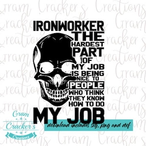 Puede incluir: Diseño gráfico en blanco y negro con una calavera con el texto "Ironworker The Hardest Part Of My Job Is Being Nice To People Who Think They Know How To Do My Job".