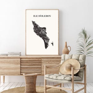 Carte île oléron graphisme épuré, Décoration style île oléron, Cadeau souvenir oléron, Affiche scandinave, Affiche amoureux île oléron, Affiche île oléron, Décoration minimaliste, Poster couleur ardoise à accrocher, Décoration murale tendance, Décoration réalisée par un créateur, Cadeau homme, Cadeau papa, Cadeau maman, Cadeau de noel, Décoration noir et blanc, Cadeau idéal homme, Cadeau idéal femme, Cadeau unique, Cadeau personnalisé, Cadeau anniversaire, Cadeau de rencontre, Cadeau de mariage