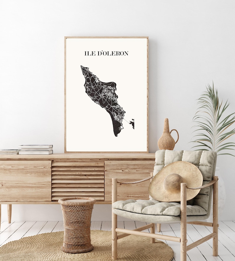 Carte île oléron graphisme épuré, Décoration style île oléron, Cadeau souvenir oléron, Affiche scandinave, Affiche amoureux île oléron, Affiche île oléron, Décoration minimaliste, Poster couleur ardoise à accrocher, Décoration murale tendance, Décoration réalisée par un créateur, Cadeau homme, Cadeau papa, Cadeau maman, Cadeau de noel, Décoration noir et blanc, Cadeau idéal homme, Cadeau idéal femme, Cadeau unique, Cadeau personnalisé, Cadeau anniversaire, Cadeau de rencontre, Cadeau de mariage