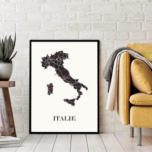 Carte italie graphisme épuré, Décoration style italie, Cadeau souvenir italie, Affiche style scandinave, Affiche amoureux italie, Affiche italie, Décoration minimaliste, Poster couleur ardoise à accrocher, Décoration murale tendance, Décoration réalisée par un créateur, Cadeau homme, Cadeau papa, Cadeau maman, Cadeau de noel, Décoration noir et blanc, Cadeau idéal homme, Cadeau idéal femme, Cadeau unique, Cadeau personnalisé, Cadeau anniversaire, Cadeau de rencontre, Cadeau de mariage