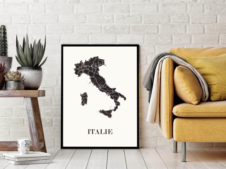 Carte italie graphisme épuré, Décoration style italie, Cadeau souvenir italie, Affiche style scandinave, Affiche amoureux italie, Affiche italie, Décoration minimaliste, Poster couleur ardoise à accrocher, Décoration murale tendance, Décoration réalisée par un créateur, Cadeau homme, Cadeau papa, Cadeau maman, Cadeau de noel, Décoration noir et blanc, Cadeau idéal homme, Cadeau idéal femme, Cadeau unique, Cadeau personnalisé, Cadeau anniversaire, Cadeau de rencontre, Cadeau de mariage