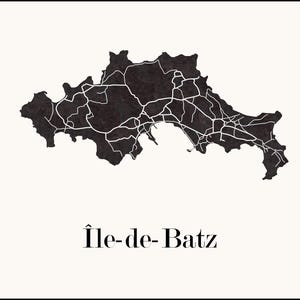 Carte île de Batz graphisme épuré. Décoration style Breton. Cadeau souvenir Bretagne. Affiche scandinave. Affiche amoureux Bretagne. Affiche île de Batz. Décoration minimaliste. Poster couleur ardoise à accrocher. Décoration murale tendance. Décoration réalisée par un créateur. Cadeau homme. Cadeau papa. Cadeau maman. Cadeau de noel. Décoration noir et blanc. Cadeau idéal homme. Cadeau idéal femme. Cadeau unique. Cadeau personnalisé. Cadeau anniversaire. Cadeau de rencontre. Cadeau de mariage.