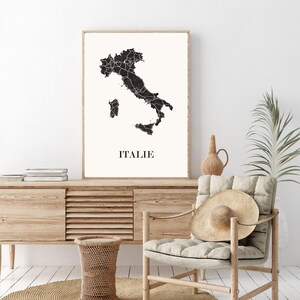 Carte italie graphisme épuré, Décoration style italie, Cadeau souvenir italie, Affiche style scandinave, Affiche amoureux italie, Affiche italie, Décoration minimaliste, Poster couleur ardoise à accrocher, Décoration murale tendance, Décoration réalisée par un créateur, Cadeau homme, Cadeau papa, Cadeau maman, Cadeau de noel, Décoration noir et blanc, Cadeau idéal homme, Cadeau idéal femme, Cadeau unique, Cadeau personnalisé, Cadeau anniversaire, Cadeau de rencontre, Cadeau de mariage