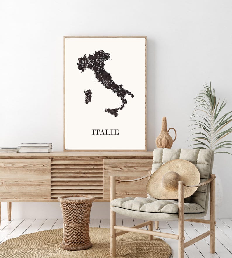 Carte italie graphisme épuré, Décoration style italie, Cadeau souvenir italie, Affiche style scandinave, Affiche amoureux italie, Affiche italie, Décoration minimaliste, Poster couleur ardoise à accrocher, Décoration murale tendance, Décoration réalisée par un créateur, Cadeau homme, Cadeau papa, Cadeau maman, Cadeau de noel, Décoration noir et blanc, Cadeau idéal homme, Cadeau idéal femme, Cadeau unique, Cadeau personnalisé, Cadeau anniversaire, Cadeau de rencontre, Cadeau de mariage