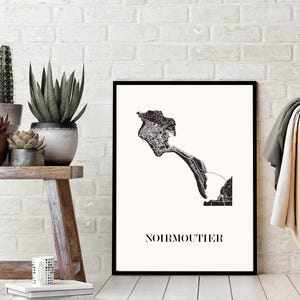 Carte noirmoutier graphisme épuré, Décoration style vendée, Cadeau souvenir noirmoutier, Affiche style scandinave, Affiche amoureux île noirmoutier, Affiche noirmoutier, Décoration minimaliste, Poster couleur ardoise à accrocher, Décoration murale tendance, Décoration réalisée par un créateur, Cadeau homme, Cadeau papa, Cadeau maman, Décoration noir et blanc, Cadeau idéal homme, Cadeau idéal femme, Cadeau unique, Cadeau personnalisé, Cadeau anniversaire, Cadeau de rencontre, Cadeau de mariage
