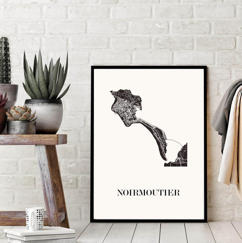 Carte noirmoutier graphisme épuré, Décoration style vendée, Cadeau souvenir noirmoutier, Affiche style scandinave, Affiche amoureux île noirmoutier, Affiche noirmoutier, Décoration minimaliste, Poster couleur ardoise à accrocher, Décoration murale tendance, Décoration réalisée par un créateur, Cadeau homme, Cadeau papa, Cadeau maman, Décoration noir et blanc, Cadeau idéal homme, Cadeau idéal femme, Cadeau unique, Cadeau personnalisé, Cadeau anniversaire, Cadeau de rencontre, Cadeau de mariage