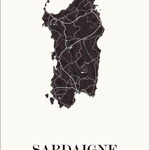 Carte sardaigne graphisme épuré, Décoration style sardaigne, Cadeau souvenir sardaigne, Poster couleur ardoise sardaigne, Affiche amoureux sardaigne, Affiche sardaigne, Affiche style sardaigne, Décoration minimaliste, Décoration murale tendance, Décoration bureau entreprise, Cadeau homme, Cadeau papa, Cadeau maman, Cadeau de noel, Décoration noir et blanc, Cadeau idéal homme, Cadeau idéal femme, Cadeau unique, Cadeau personnalisé, Cadeau anniversaire, Cadeau de rencontre, Cadeau de mariage