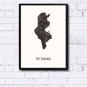 Carte de tunisie graphisme épuré, Décoration tunisienne, Cadeau souvenir tunisie, Affiche style scandinave, Affiche amoureux tunisie, Affiche tunisie, Décoration minimaliste, Poster couleur ardoise à accrocher, Décoration murale tendance, Décoration réalisée par un créateur, Cadeau homme, Cadeau papa, Cadeau maman, Cadeau de noel, Décoration noir et blanc, Cadeau idéal homme, Cadeau idéal femme, Cadeau unique, Cadeau personnalisé, Cadeau anniversaire, Cadeau de rencontre, Cadeau de mariage,
