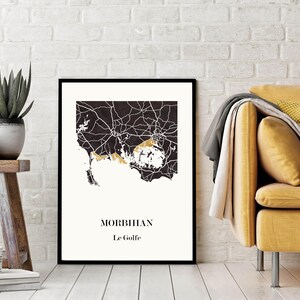 Carte golfe Morbihan graphisme épuré. Décoration style Breton. Cadeau souvenir Golfe morbihan. Affiche scandinave. Affiche amoureux Bretagne. Décoration minimaliste. Poster couleur ardoise à accrocher. Décoration murale tendance. Décoration réalisée par un créateur. Cadeau homme. Cadeau papa. Cadeau maman. Cadeau de noel. Décoration noir et blanc. Cadeau idéal homme. Cadeau idéal femme. Cadeau unique. Cadeau personnalisé. Cadeau anniversaire. Cadeau de rencontre. Cadeau de mariage.