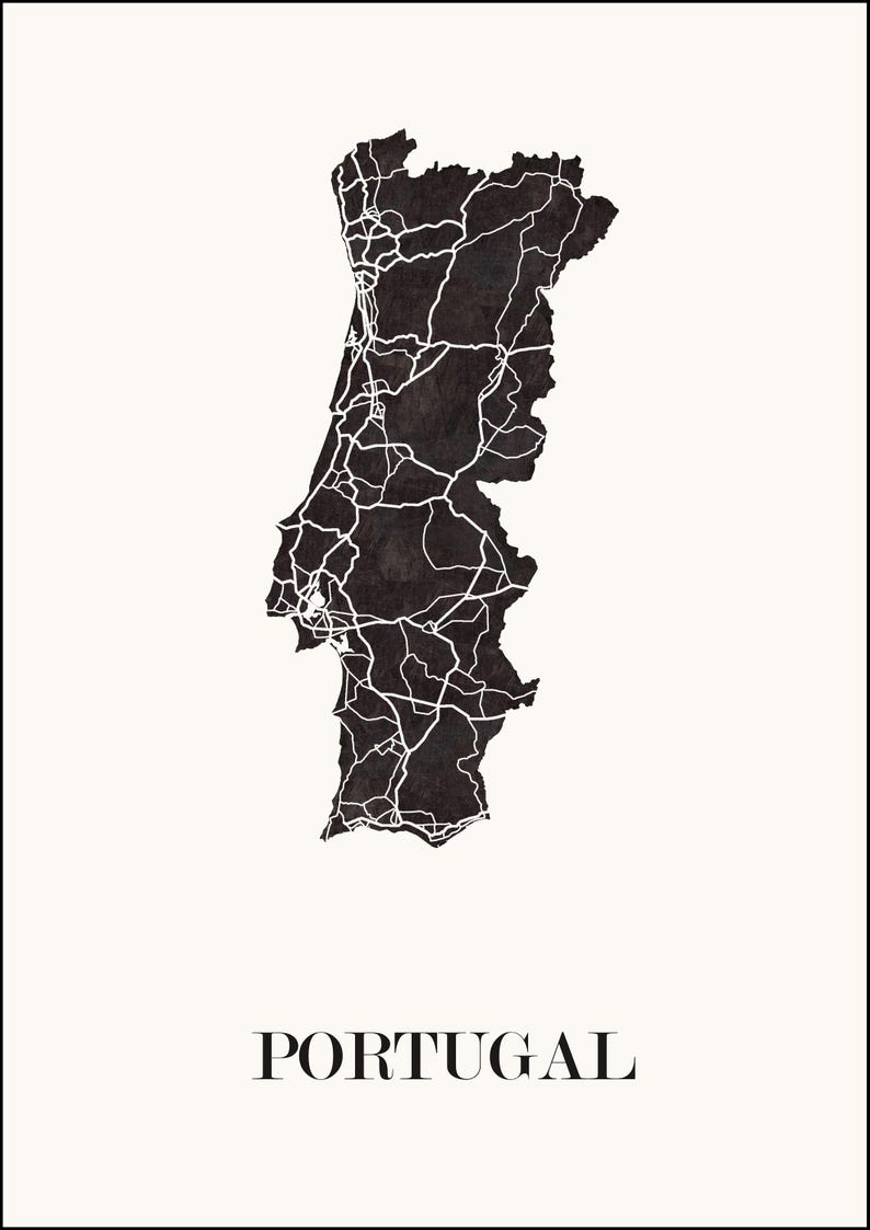 Carte du Portugal graphisme épuré, Décoration style portugaise, Cadeau souvenir Portugal, Affiche scandinave, Affiche amoureux Portugal, Affiche Portugal, Décoration minimaliste, Poster couleur ardoise à accrocher, Décoration murale tendance, Décoration réalisée par un créateur, Cadeau homme, Cadeau papa, Cadeau maman, Cadeau de noel, Décoration noir et blanc, Cadeau idéal homme, Cadeau idéal femme, Cadeau unique, Cadeau personnalisé, Cadeau anniversaire, Cadeau de rencontre, Cadeau de mariage,