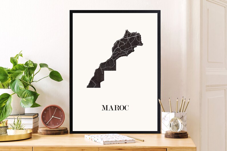 Carte du Maroc graphisme épuré. Décoration minimaliste. Poster couleur ardoise à accrocher. Décoration murale tendance. Décoration réalisée par un créateur. Décoration style scandinave. Affiche pour les amoureux du Maroc. Affiche du Maroc.