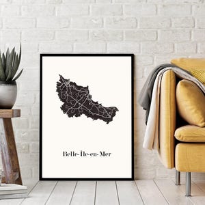 Carte Belle île en mer graphisme épuré. Décoration style Breton. Cadeau souvenir Morbihan. Affiche scandinave. Affiche amoureux Morbihan. Affiche Bretagne. Décoration minimaliste. Poster couleur ardoise à accrocher. Décoration murale tendance. Décoration réalisée par un créateur. Cadeau homme. Cadeau papa. Cadeau maman. Cadeau de noel. Décoration noir et blanc. Cadeau idéal homme. Cadeau idéal femme. Cadeau unique. Cadeau personnalisé. Cadeau anniversaire. Cadeau de rencontre. Cadeau de mariage.