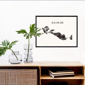 Carte ile de ré graphisme épuré, Décoration style rethais, Cadeau souvenir ile de ré, Poster couleur ardoise ile de ré, Affiche amoureux ile de ré, Affiche ile de ré, Affiche style scandinave, Décoration minimaliste, Décoration murale tendance, Décoration bureau entreprise, Cadeau homme, Cadeau papa, Cadeau maman, Cadeau de noel, Décoration noir et blanc, Cadeau idéal homme, Cadeau idéal femme, Cadeau unique, Cadeau personnalisé, Cadeau anniversaire, Cadeau rencontre, Cadeau mariage personnalisé