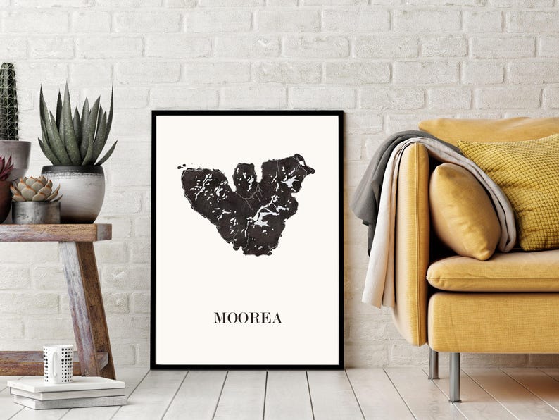 Carte Moorea graphisme épuré. Décoration style Polynésien. Cadeau souvenir Moorea. Affiche style scandinave. Affiche amoureux Polynésie. Affiche Polynésie. Décoration minimaliste. Poster couleur ardoise à accrocher. Décoration murale tendance. Décoration réalisée par un créateur. Cadeau homme. Cadeau papa. Cadeau maman. Cadeau de noel. Décoration noir et blanc. Cadeau idéal homme. Cadeau idéal femme. Cadeau unique. Cadeau personnalisé. Cadeau anniversaire. Cadeau de rencontre. Cadeau de mariage.
