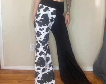 Pantalones acampanados de corte acampanado, estampado de vaca color block, talla mediana.