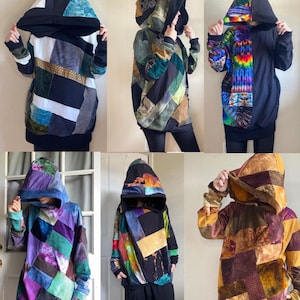 Op de afbeelding: Een collectie patchwork hoodies in diverse kleuren en patronen. Elke hoodie heeft een grote capuchon en een losse, comfortabele pasvorm. De ontwerpen bevatten een mix van stoffen en texturen, wat een unieke en artistieke uitstraling creëert. De hoodies zijn geschikt voor vrijetijdskleding.