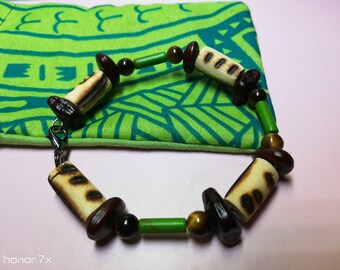 rigid bracelet man with Tahitian pearl acai seeds and malachite pearls