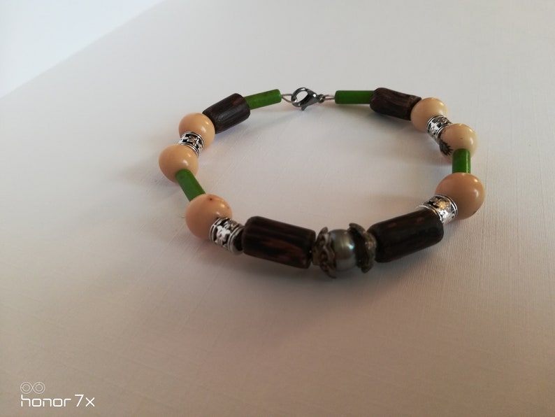 rigid bracelet man with Tahitian pearl acai seeds and malachite pearls