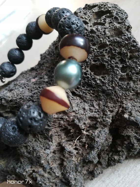 rigid bracelet man with Tahitian pearl acai seeds and malachite pearls