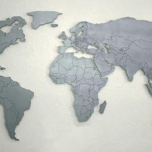 Mapa del mundo magnético de madera XL con fronteras de países grabadas, flotando en la pared