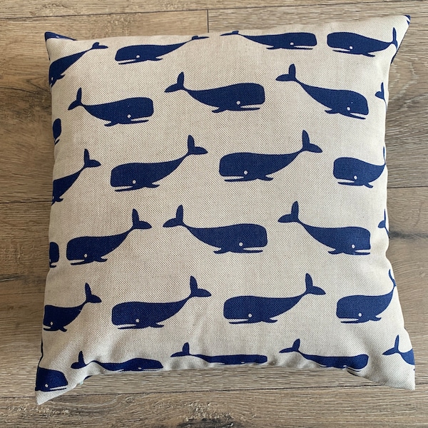 Housse de coussin baleine, décoration baleine, oreiller baleine, impression baleine, coussin nautique, décoration nautique, cadeau de pendaison de crémaillère, cadeau pour la maison neuve