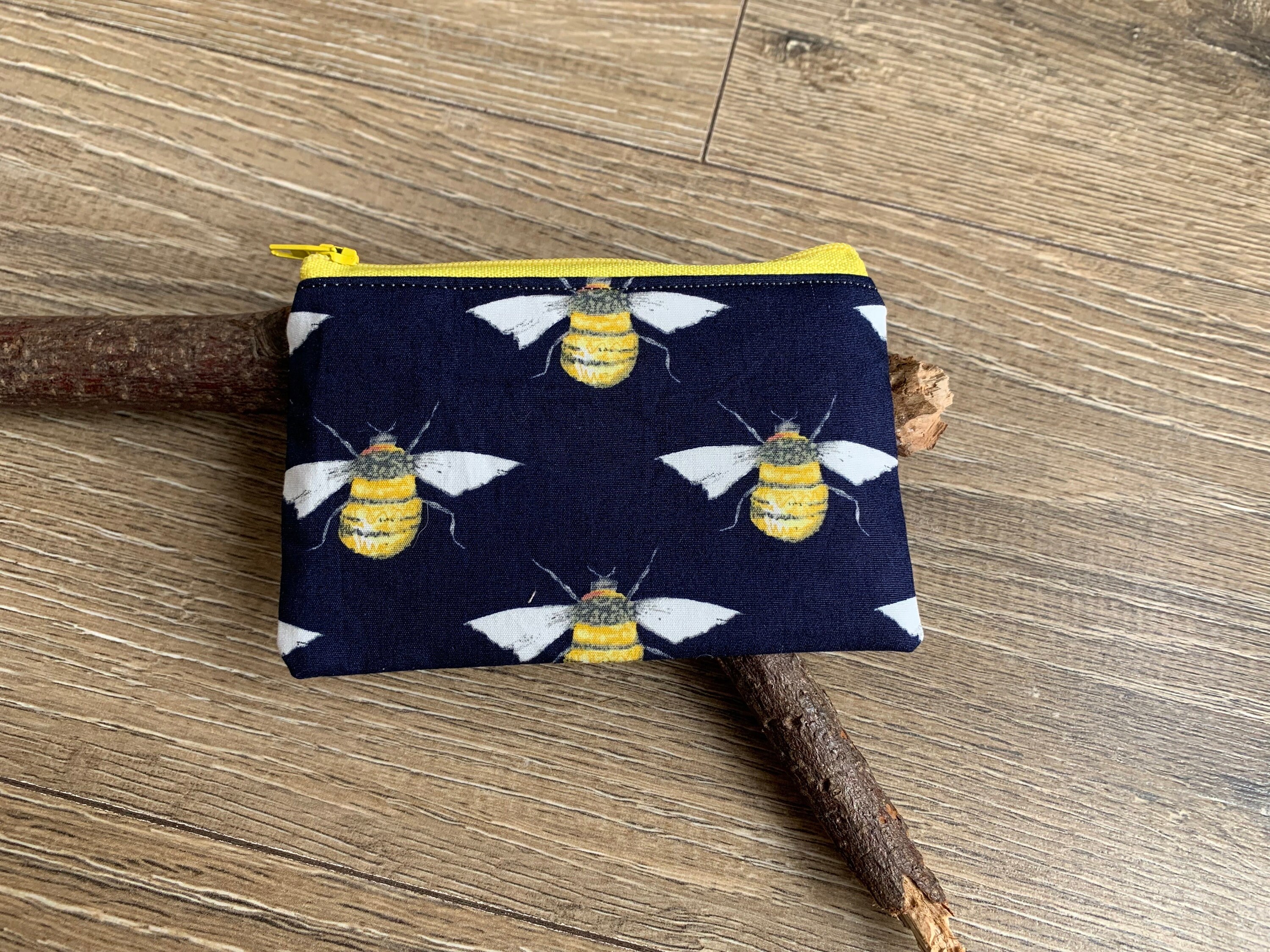 Bee coin purse, small purse, card holder, bee print, bee purse, fabric purse, gift card holder, children's purse, bee gift, bee change purse